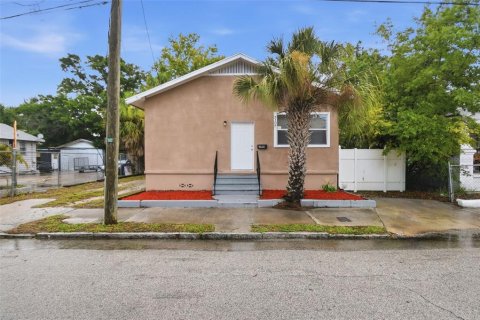 House in Tampa, Florida 3 bedrooms, 112.32 sq.m. № 2209979