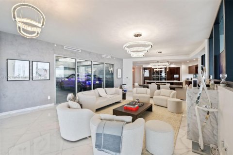 Condominio en venta en Sunny Isles Beach, Florida, 3 dormitorios, 294.59 m2 № 1954450 - foto 4