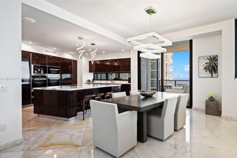 Condominio en venta en Sunny Isles Beach, Florida, 3 dormitorios, 294.59 m2 № 1954450 - foto 7