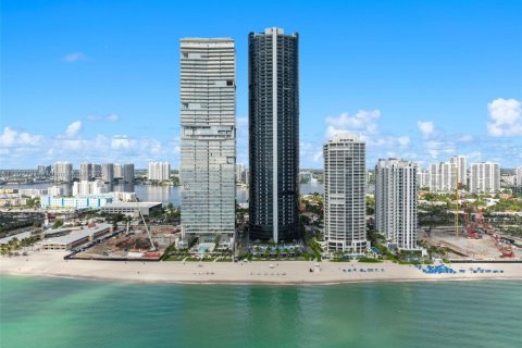 Condominio en venta en Sunny Isles Beach, Florida, 3 dormitorios, 294.59 m2 № 1954450 - foto 24