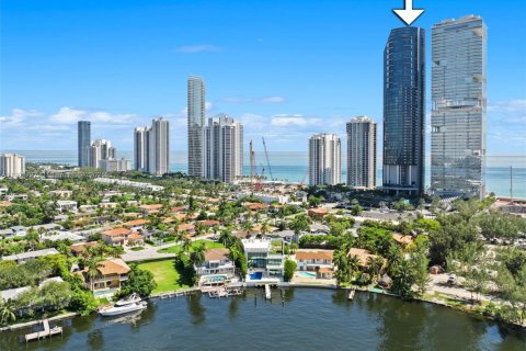 Condominio en venta en Sunny Isles Beach, Florida, 3 dormitorios, 294.59 m2 № 1954450 - foto 3