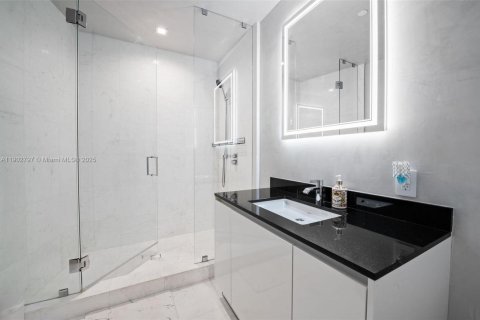 Condominio en venta en Sunny Isles Beach, Florida, 3 dormitorios, 294.59 m2 № 1954450 - foto 17