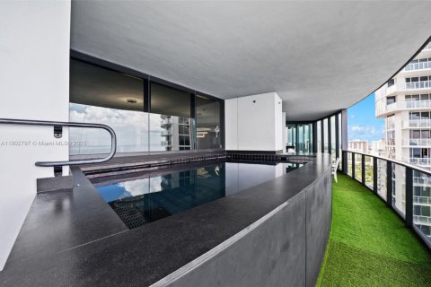 Condominio en venta en Sunny Isles Beach, Florida, 3 dormitorios, 294.59 m2 № 1954450 - foto 23