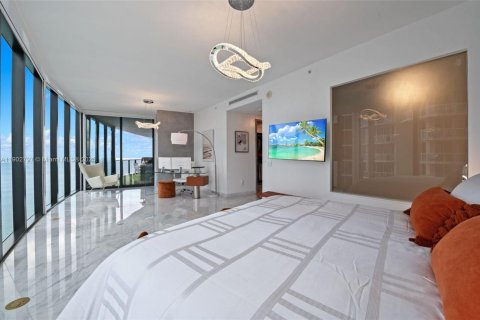 Condominio en venta en Sunny Isles Beach, Florida, 3 dormitorios, 294.59 m2 № 1954450 - foto 13