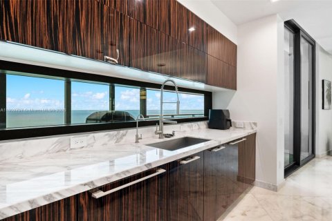 Condominio en venta en Sunny Isles Beach, Florida, 3 dormitorios, 294.59 m2 № 1954450 - foto 9