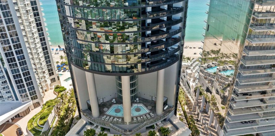 Condominio en Sunny Isles Beach, Florida, 3 dormitorios  № 1954450