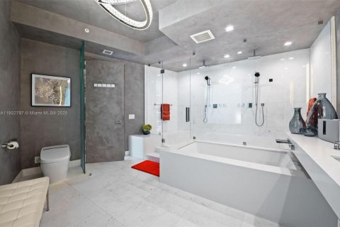 Condominio en venta en Sunny Isles Beach, Florida, 3 dormitorios, 294.59 m2 № 1954450 - foto 14