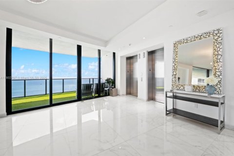 Condominio en venta en Sunny Isles Beach, Florida, 3 dormitorios, 294.59 m2 № 1954450 - foto 5