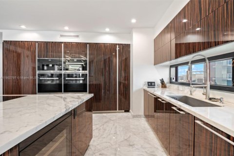 Condominio en venta en Sunny Isles Beach, Florida, 3 dormitorios, 294.59 m2 № 1954450 - foto 8