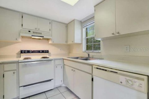 Condo in Palm Harbor, Florida, 2 bedrooms  № 2097487 - photo 9