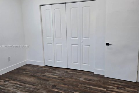 Villa ou maison à louer à North Miami, Floride: 5 chambres, 157.93 m2 № 1976959 - photo 13