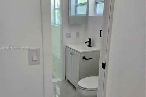 Villa ou maison à louer à North Miami, Floride: 5 chambres, 157.93 m2 № 1976959 - photo 25