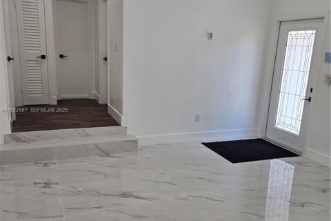Villa ou maison à louer à North Miami, Floride: 5 chambres, 157.93 m2 № 1976959 - photo 9