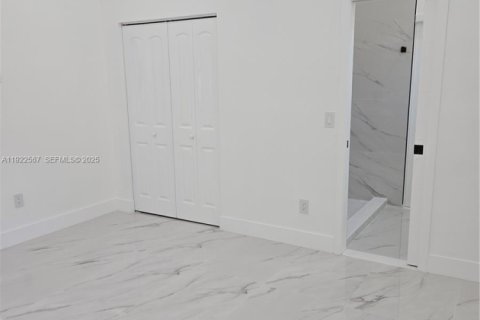 Villa ou maison à louer à North Miami, Floride: 5 chambres, 157.93 m2 № 1976959 - photo 24