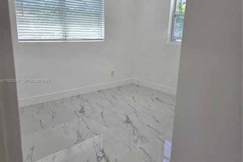 Villa ou maison à louer à North Miami, Floride: 5 chambres, 157.93 m2 № 1976959 - photo 21