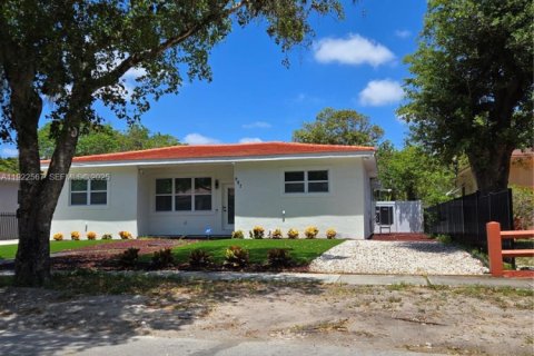 Villa ou maison à louer à North Miami, Floride: 5 chambres, 157.93 m2 № 1976959 - photo 4
