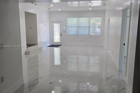 Villa ou maison à louer à North Miami, Floride: 5 chambres, 157.93 m2 № 1976959 - photo 6