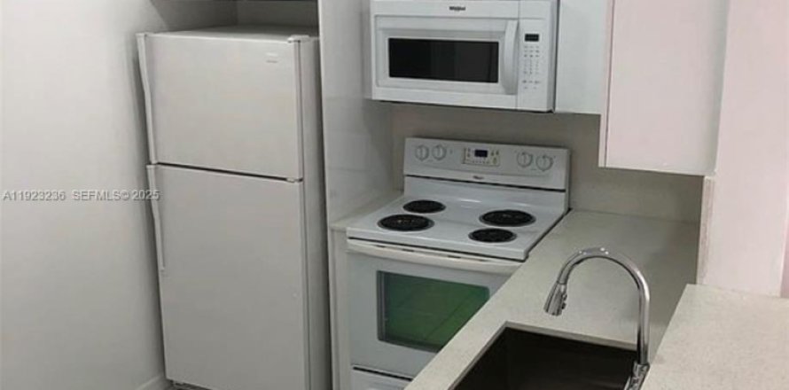 Adosado en Kendall, Florida 2 dormitorios № 1992866