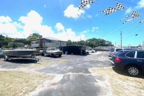 Propiedad comercial en venta en Daytona Beach, Florida, 622.45 m2 № 2166408 - foto 18