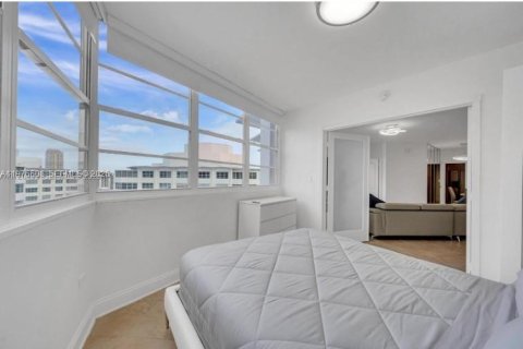 Condo in Miami, Florida, 1 bedroom  № 2040558 - photo 18