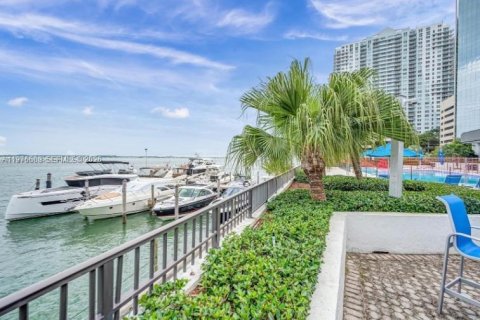 Condo in Miami, Florida, 1 bedroom  № 2040558 - photo 24