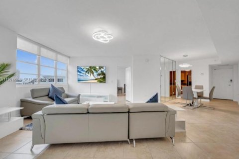 Condo in Miami, Florida, 1 bedroom  № 2040558 - photo 20