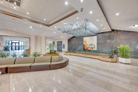 Condo in Miami, Florida, 1 bedroom  № 2040558 - photo 9