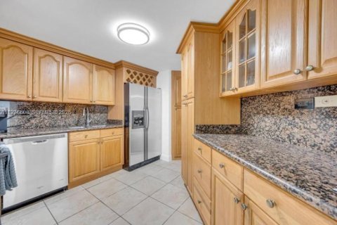 Condo in Miami, Florida, 1 bedroom  № 2040558 - photo 3