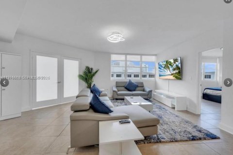 Condo in Miami, Florida, 1 bedroom  № 2040558 - photo 17