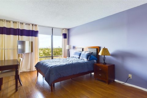 Снять в аренду кондоминиум в Холливуд, Флорида 1 спальня, 77.29м2, № 1949462 - фото 3