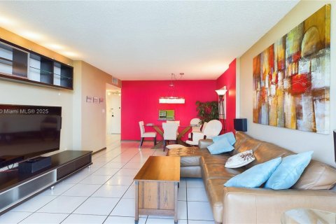 Снять в аренду кондоминиум в Холливуд, Флорида 1 спальня, 77.29м2, № 1949462 - фото 7