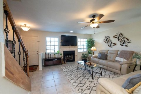 Touwnhouse à vendre à Tampa, Floride: 2 chambres, 122.07 m2 № 1903098 - photo 3