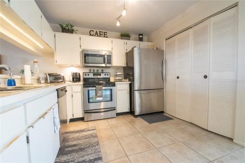 Touwnhouse à vendre à Tampa, Floride: 2 chambres, 122.07 m2 № 1903098 - photo 8