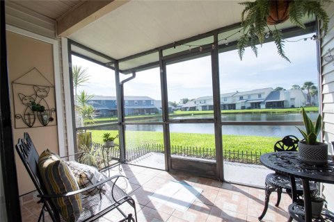 Touwnhouse à vendre à Tampa, Floride: 2 chambres, 122.07 m2 № 1903098 - photo 11