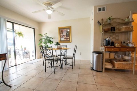 Touwnhouse à vendre à Tampa, Floride: 2 chambres, 122.07 m2 № 1903098 - photo 6
