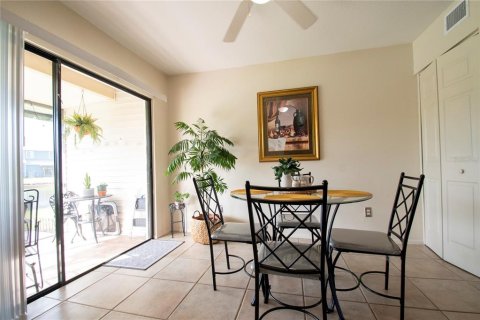 Touwnhouse à vendre à Tampa, Floride: 2 chambres, 122.07 m2 № 1903098 - photo 10
