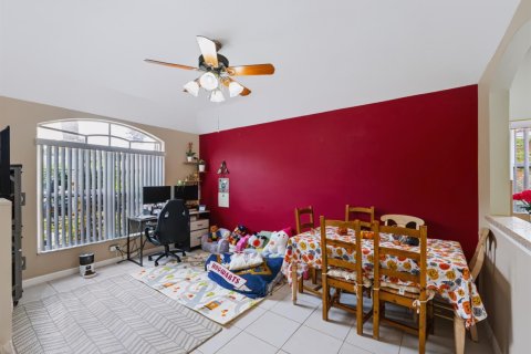 Villa ou maison à vendre à Riviera Beach, Floride: 3 chambres, 169.27 m2 № 2435480 - photo 2