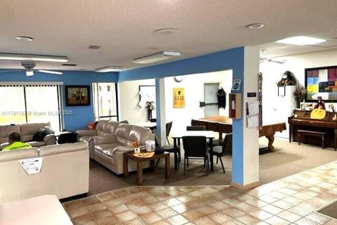 House in Royal Palm Beach, Florida 3 bedrooms, 120.59 sq.m. № 1732146 - photo 12