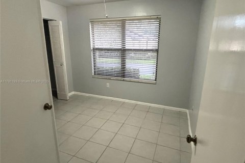 House in Royal Palm Beach, Florida 3 bedrooms, 120.59 sq.m. № 1732146 - photo 16