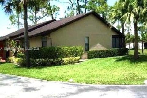 House in Royal Palm Beach, Florida 3 bedrooms, 120.59 sq.m. № 1732146 - photo 7