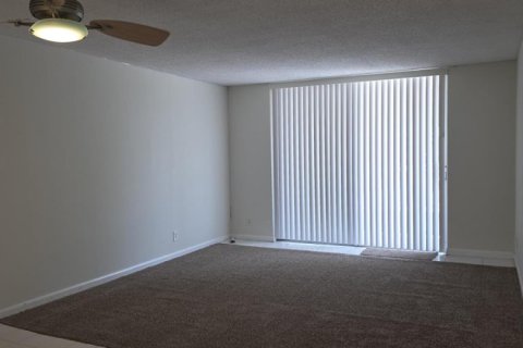 Condo in West Palm Beach, Florida, 1 bedroom № 2382897 - photo 9