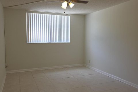 Condo in West Palm Beach, Florida, 1 bedroom № 2382897 - photo 12