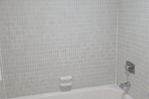 Condo in West Palm Beach, Florida, 1 bedroom № 2382897 - photo 16