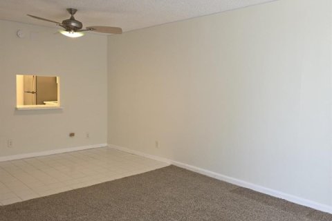 Condo in West Palm Beach, Florida, 1 bedroom № 2382897 - photo 10
