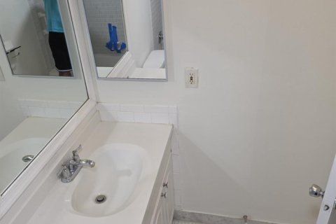 Condo in West Palm Beach, Florida, 1 bedroom № 2382897 - photo 19