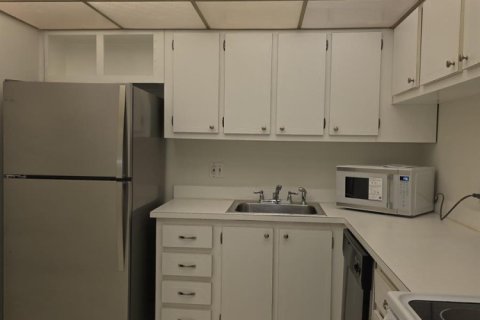 Condo in West Palm Beach, Florida, 1 bedroom № 2382897 - photo 6