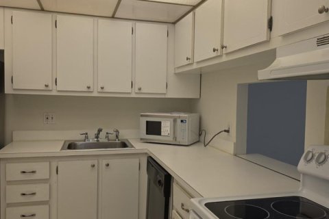 Condo in West Palm Beach, Florida, 1 bedroom № 2382897 - photo 7