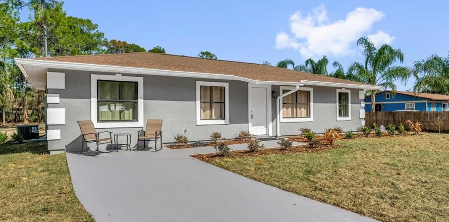 House in Cocoa, Florida 3 bedrooms, 111.48 sq.m. № 2215879