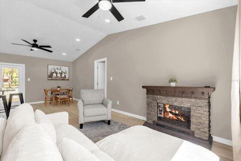 House in Cocoa, Florida 3 bedrooms, 111.48 sq.m. № 2215879 - photo 3