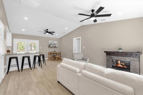 House in Cocoa, Florida 3 bedrooms, 111.48 sq.m. № 2215879 - photo 5